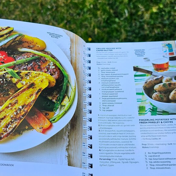 Taste of Home 25th Anniversary Cookbook Collectors Edition dated 2018 hardcover - Picture 10 of 12